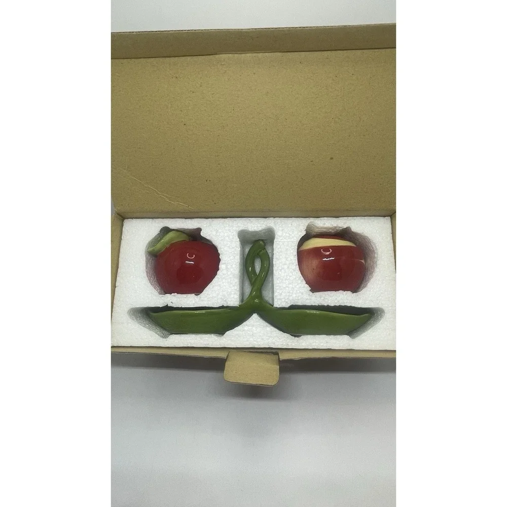 Cracker Barrel‎ Apples Salt And Pepper With Tray Set Susan Winget Sweet N Savory